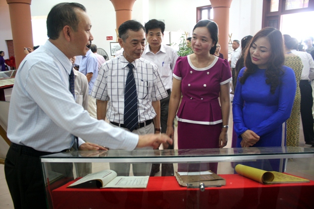 Khai mạc triển lãm "Bộ sưu tập tư liệu địa chí xưa và nay"